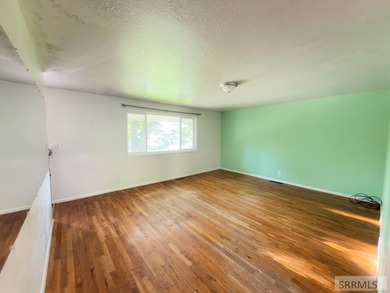 If you are looking for space, and a great deal, this home is it! - photo 6