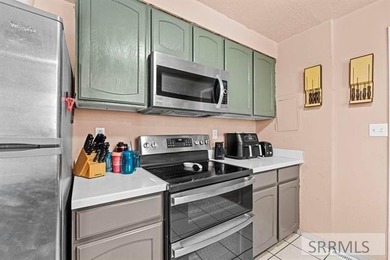 If you are looking for space, and a great deal, this home is it! - photo 7