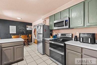 If you are looking for space, and a great deal, this home is it! - photo 10