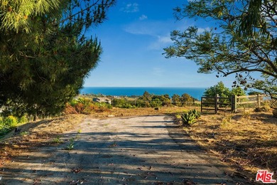 A Rare Malibu Park Estate Opportunity. Set across approximately - photo 12