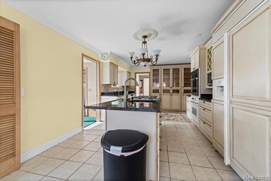 Welcome to this beautifully maintained brick ranch in the heart - photo 12
