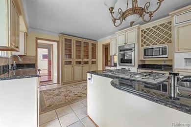 Welcome to this beautifully maintained brick ranch in the heart - photo 13