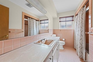 Welcome to this beautifully maintained brick ranch in the heart - photo 18