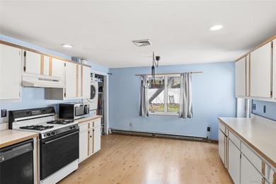Great opportunity in the heart of Ridge! Perfect for first-time - photo 20