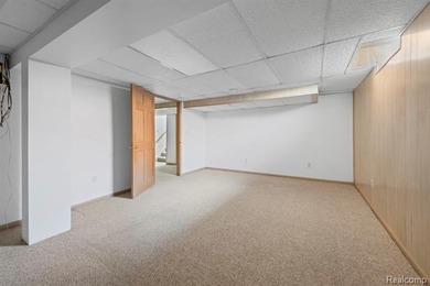 Welcome to this beautifully maintained brick ranch in the heart - photo 30