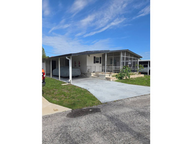This well maintained 2/2 is ready for move in. No hurricane - photo 4