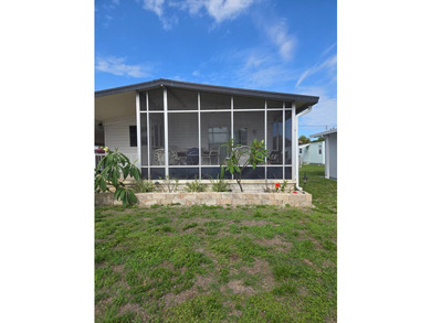This well maintained 2/2 is ready for move in. No hurricane - photo 5