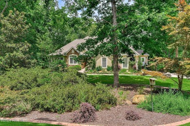 Rare opportunity to own a stunning custom-built golf-front home - photo 3