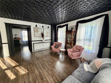 Welcome to this stunning, fully remodeled 3-bedroom, 2 full-bath - photo 4