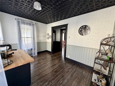 Welcome to this stunning, fully remodeled 3-bedroom, 2 full-bath - photo 7