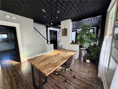Welcome to this stunning, fully remodeled 3-bedroom, 2 full-bath - photo 10