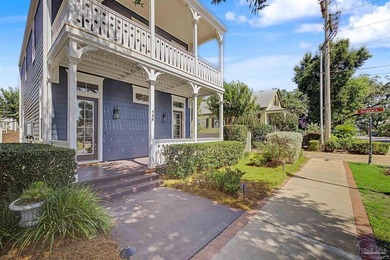 Beautiful custom home in Aragon! Main residence has a spacious - photo 3