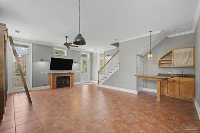 Beautiful custom home in Aragon! Main residence has a spacious - photo 6