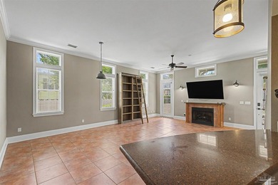 Beautiful custom home in Aragon! Main residence has a spacious - photo 8