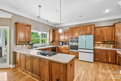 Welcome to this beautifully maintained, move-in ready home - photo 21