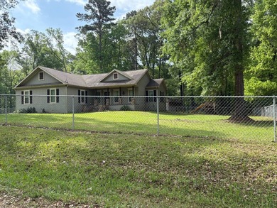 Well-maintained 2013 modular home featuring 3 bedrooms, 2 - photo 2