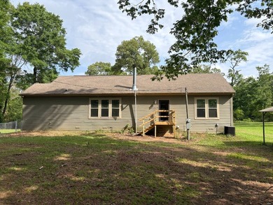 Well-maintained 2013 modular home featuring 3 bedrooms, 2 - photo 9