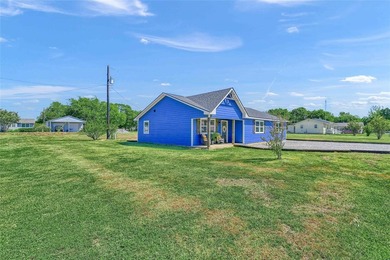 Welcome to your vibrant lake escape in the Simmons Shores - photo 3