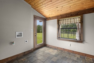 Well-appointed and full of rustic elegance, this beautiful log - photo 13