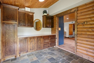 Well-appointed and full of rustic elegance, this beautiful log - photo 14