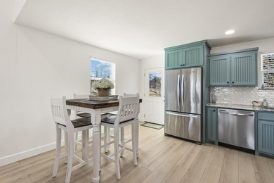 Welcome to your vibrant lake escape in the Simmons Shores - photo 8