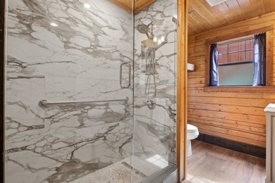 Well-appointed and full of rustic elegance, this beautiful log - photo 18