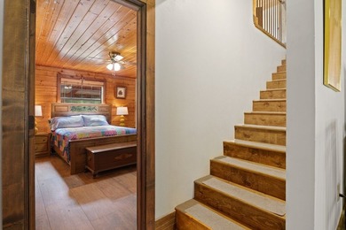Well-appointed and full of rustic elegance, this beautiful log - photo 19