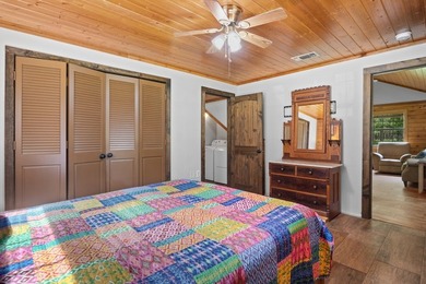 Well-appointed and full of rustic elegance, this beautiful log - photo 21