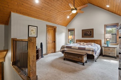 Well-appointed and full of rustic elegance, this beautiful log - photo 23