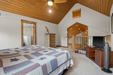 Well-appointed and full of rustic elegance, this beautiful log - photo 24