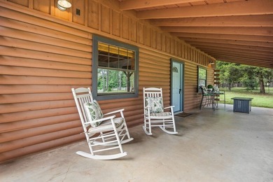 Well-appointed and full of rustic elegance, this beautiful log - photo 29