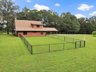 Well-appointed and full of rustic elegance, this beautiful log - photo 30