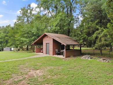 Well-appointed and full of rustic elegance, this beautiful log - photo 31