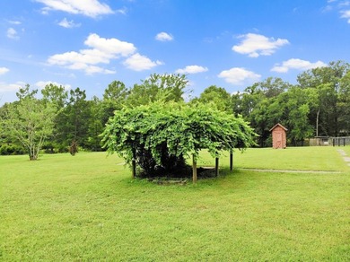 Well-appointed and full of rustic elegance, this beautiful log - photo 32