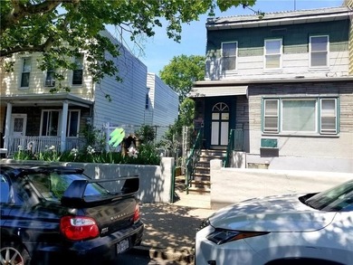 40X100 Lot size, Zoning M1-1, very low tax $6,735 yearly, full - photo 6