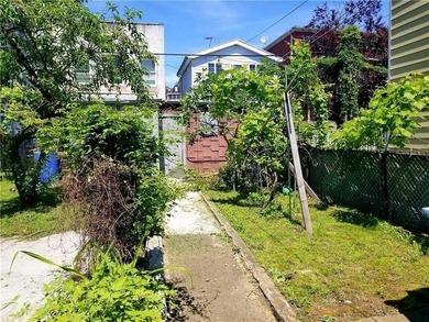 40X100 Lot size, Zoning M1-1, very low tax $6,735 yearly, full - photo 8