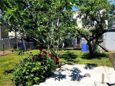 40X100 Lot size, Zoning M1-1, very low tax $6,735 yearly, full - photo 9