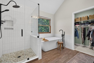 ## Luxury Meets Serenity in Mill Creek: A Waterfront Masterpiece - photo 22