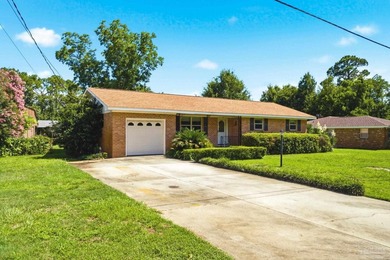 Welcome home to this well-maintained Pensacola property, ideally - photo 2