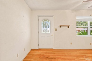 Welcome home to this well-maintained Pensacola property, ideally - photo 7
