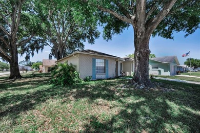 Under contract-accepting backup offers. Welcome to this - photo 4