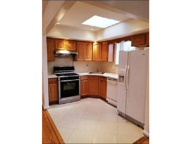 In the heart of Bensonhurst, a three-story solid brick building - photo 8