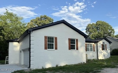 All Brick spacious home totally renovated. New kitchen with - photo 3