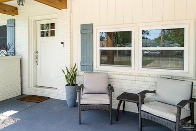 Beautifully Updated Residence in the Highly Sought-After East - photo 2