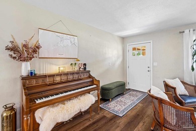 Beautifully Updated Residence in the Highly Sought-After East - photo 5