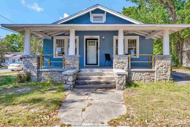 LOCATION!!! Charming updated bungalow just minutes from downtown - photo 1