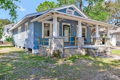 LOCATION!!! Charming updated bungalow just minutes from downtown - photo 2