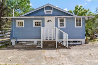 LOCATION!!! Charming updated bungalow just minutes from downtown - photo 5