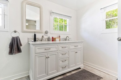 LOCATION!!! Charming updated bungalow just minutes from downtown - photo 9
