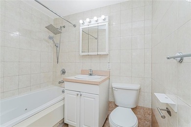 Welcome to this exceptional penthouse condo located at 2072 - photo 23